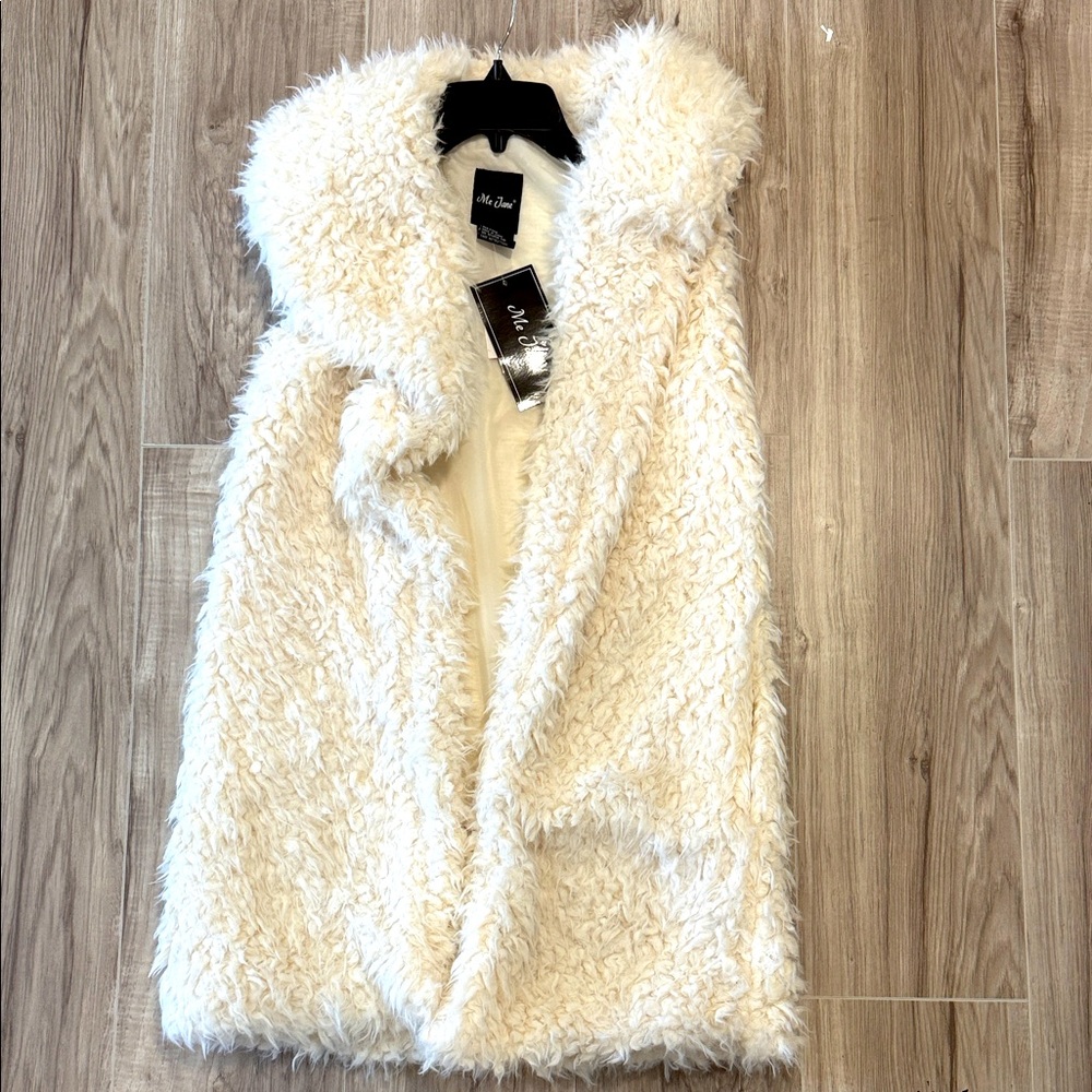 NWT-Me Jane Cream Faux Fur oversized Vest size S
